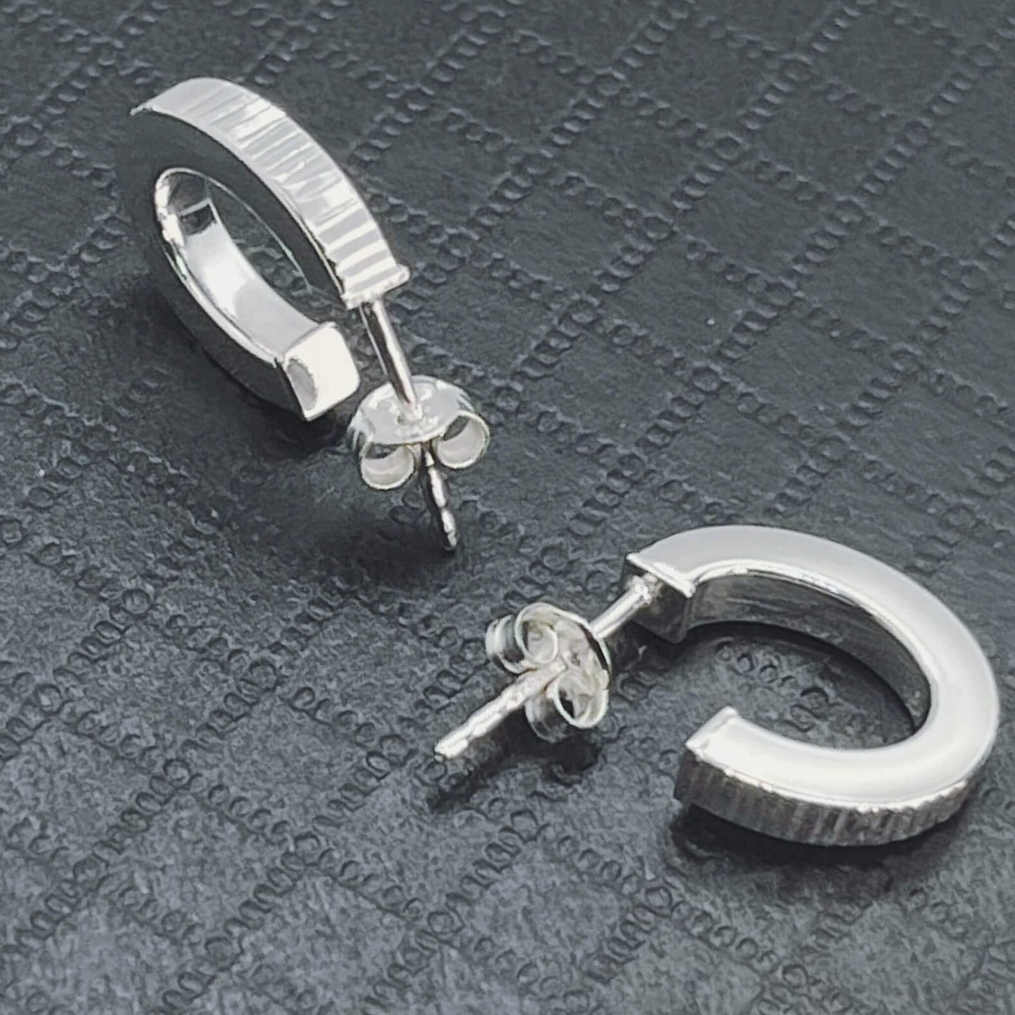 Stunning Ribbed Lobe Stud Hoop Sterling Silver 925 Earrings